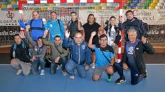 Algunos de los participantes en el torneo Puntap� de f�tbol sala, de asociaciones de personas con enfermedad mental