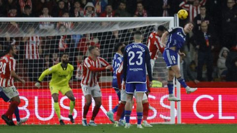 Derbi asturiano entre el Real Sporting de Gijon y el Real Oviedo en El Molin�n