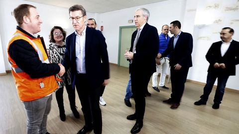 El presidente de la Xunta, el conselleiro de Industria, representantes del comité de Alcoa San Cibrao y los alcaldes de Xove y Cervo se reunieron este lunes en la Casa do Mar de San Cibrao