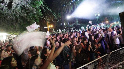 Actuaci�n de la orquesta Par�s de Noia