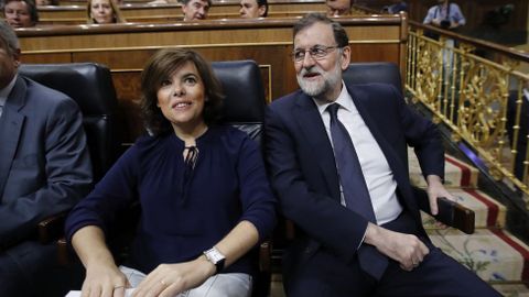 Moci�n de censura. El presidente del Gobierno, Mariano Rajoy, y la vicepresidenta, Soraya Sa�nz de Santamar�a