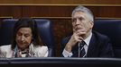 Los ministros Fernando Grande Marlaska (d) y Margarita Robles (i) durante la comparecencia del presidente del Gobierno, Pedro S�nchez ante el pleno del Congreso para hablar sobre la crisis ferroviaria tras los accidentes de Adamuz (C�rdoba) y Barcelona, y sobre la agenda internacional el pasado 11 de febrero.