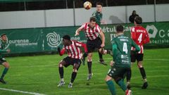 Mingo busc� un bal�n a�reo que tambi�n peleaba Eliseo, autor del gol verde