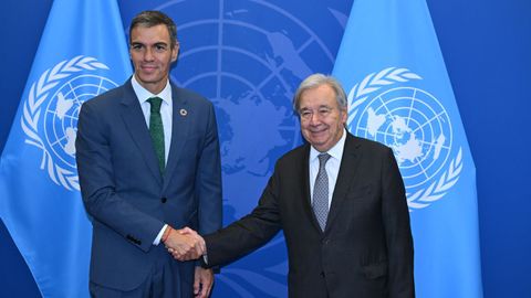 El presidente del Gobierno, Pedro S�nchez (i), durante una reuni�n bilateral con el Secretario General de la ONU, Antonio Guterres (d), el lunes en Nueva York 