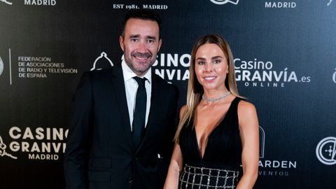 Juanma Castaño y Helena Condis.La periodista Helena Condis junto a Juanma Castaño en una entrega de premios