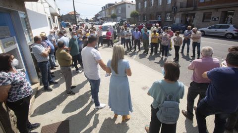 Movilización por el cierre de la oficina bancaria de Baíñas