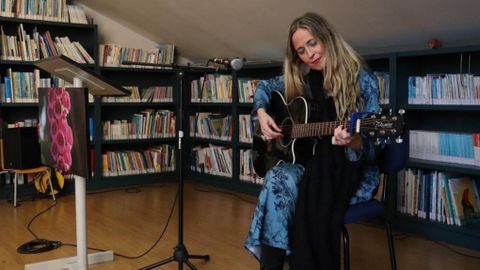 Teatralizaci�n na biblioteca municipal Mar�a Ba�a, en Cabana
