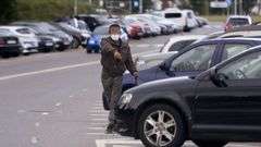 Los gorrillas se �reparten� todas las zonas de aparcamiento del HULA