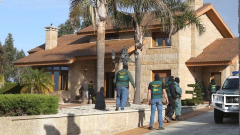 Nueve meses fue el tiempo transcurrido desde la descarga en Portugal y las detenciones de varios integrantes del clan y el registro, entre otros inmuebles, del chal� familiar (en la imagen), que lleva una d�cada y media judicializado en la Audiencia Nacional por su presunto origen il�cito. MARTINA MISER