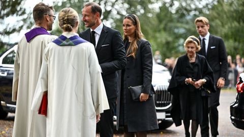 El rey Haakon de Noruega, la princesa Ingrid Alexandra, la reina Sonja y el pr�ncipe Sverre Magnus.