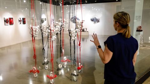 La exposici�n de Ruth Lodeiro en la sala Apo'strophe, en el centro comercial Plaza El�ptica, se puede ver sin entrar en la galer�a 