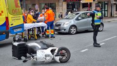 Accidente de tr�fico en Ourense con una repartidora de comida herida.
