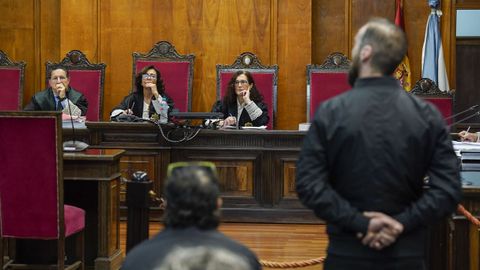 Los dos acusados niegan su participación en el incendio