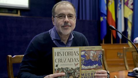 Eduardo Caamao durante la presentacin de sus dos libros
