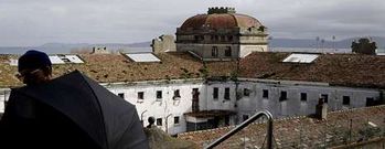 El abandono es evidente en los m�ltiples desperfectos que sufre la antigua prisi�n coru�esa. 