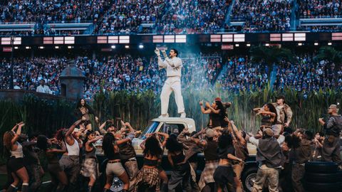 Bad Bunny en el estadio de la Super Bowl.