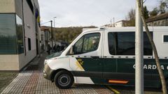 Furg�n de la Guardia Civil con varios detenidos entrando en el� juzgado de Bande en febrero del 2025