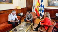 Un momento de la reuni�n entre el alcalde y el comisario. 