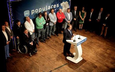 <span lang= es-es >El PP inaugur� el curso pol�tico en Cedeira</span>. El presidente del PP provincial, Carlos Negreira, present� a los candidatos populares en Ferrolterra, excepto a Rey Varela, y a los de Ares y A Capela, todav�a sin definir. En el acto se rindi� homenaje al exregidor cedeir�s Leopoldo Rubido. 