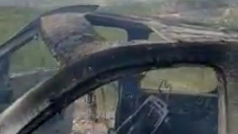 Un familiar de varios de los desaparecidos public� un v�deo en donde se observa un veh�culo destruido por el fuego en el que, asegura, murieron una mujer y sus cuatro hijos