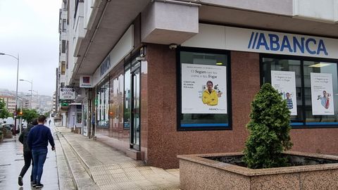 La sucursal atracada el viernes está en el número 69 de la calle Martínez Garrido.