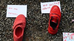 Intervencin realizada por los escolares de A Pobra en los jardines Valle-Incln con motivo del 25N.