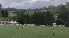 Un instante del partido entre el Tuilla y el Vetusta