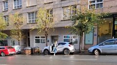 Polic�a, frente al edificio en el que el s�bado un hombre mat� a su compa�era de piso