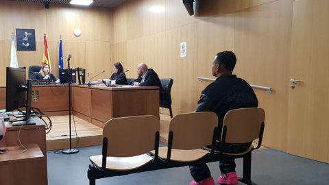 Uno de los imputados estuvo en la sala y otro compareci� por videoconferencia