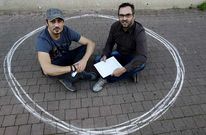 Roberto Magdalena (izq) y Jos� Manuel Bea (der), miembros del C�rculo Podemos Sanxenxo. 