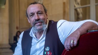 El agricultor y diputado Benoit Biteau es quien promueve la iniciativa legislativa