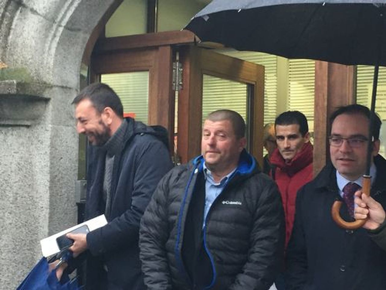 Piden una pena de 900 euros para el alcalde de Tui por un presunto ...