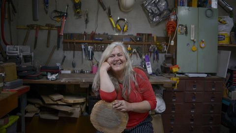 Alicia Folgueira, en el taller de su casa en Paradela