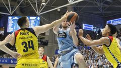 Matas Jogela penetra a canasta en el Breog�n-Andorra de la temporada 2023/2024