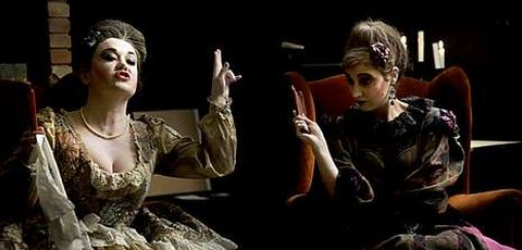 Marta P�rez, a la izquierda, interpreta, junto a Maria Roja, esta obra filos�fica.