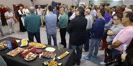 Numerosas personas asistieron en la tarde de ayer al estreno de las instalaciones del concesionario. 
