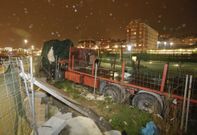 <span lang= es-es >Adi�s al cami�n</span>. El alcalde anunci� ayer que ya hay permiso judicial para retirar el cami�n implicado en un accidente en el que perdi� la vida uno de los trabajadores de las obras del Parrote. 