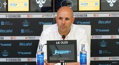 El entrenador del Celta Fortuna, Fredi �lvarez, en la rueda de prensa posterior al triunfo frente al Cacere�o.