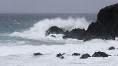 Oleaje en la costa Valdovi�o, en una imagen tomada este s�bado.