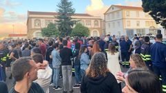 Los trabajadores se concentraron delante del edificio de direcci�n