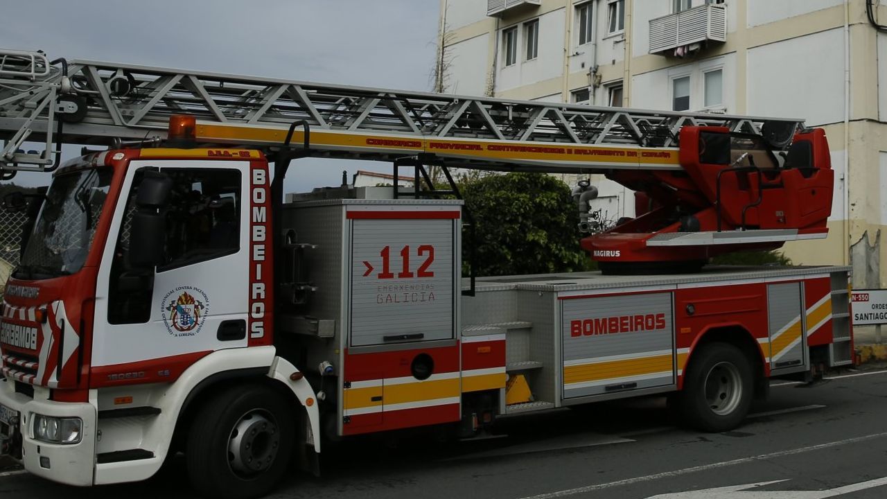 Un conductor tuvo que ser excarcelado en Culleredo, tras volcar su coche