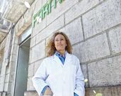 Vicky Junquera regenta una botica en Mux�a desde el 2013. 