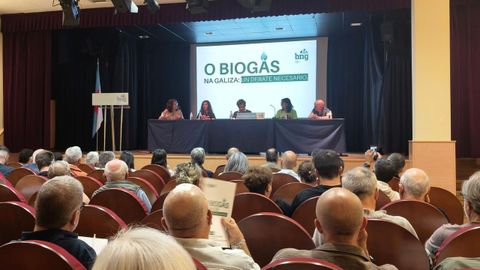 Jornada de debate sobre el biog�s, organizada por el BNG en A Laracha.