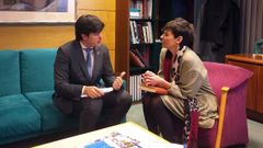 El consejero de Ciencia, Innovaci�n y Universidad, Borja S�nchez y la directora del Centro de Referencia Estatal para Personas con Discapacidades Neurol�gicas de Langreo, Roc�o Allande