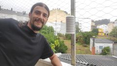 <span lang= gl >Chema xunto &aacute; estaci&oacute;n meteorol&oacute;xica que ten en Cedeira</span>