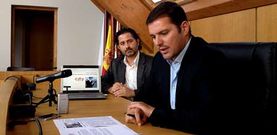 El director ejecutivo de Elaboro, Jesús Velasco, y el alcalde estradense presentaron ayer la plataforma.