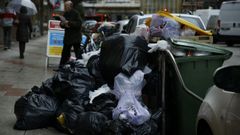 BASURA ACUMULADA EN LA CALLE ALFREDO VICENTI