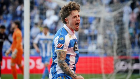 Mario Soriano celebra el 1-0 del Deportivo ante el Eibar.