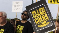 Imagen de una de las movilizaciones contra el proyecto minero en Co�ns, Laxe 