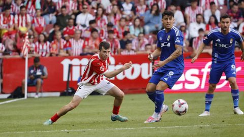 Derbi asturiano entre el Real Sporting de Gijon y el Real Oviedo en El Molin�n